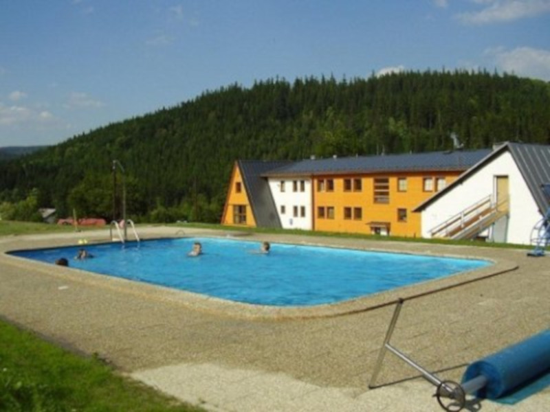 Kvůli modernímu ski areálu nemusíme jezdit do Alp aneb kam v Česku na lyže